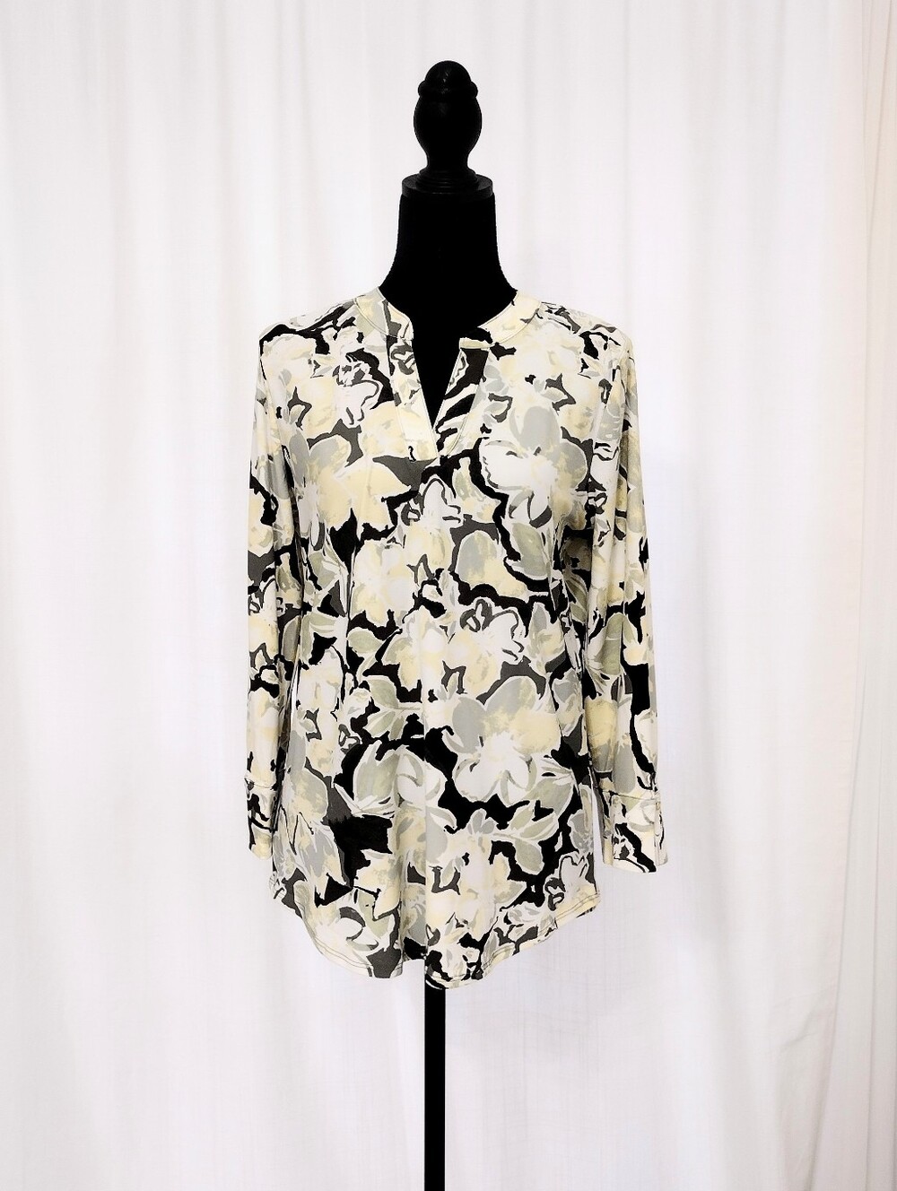 Anne Klein Sz S Floral V-Neck Tunic - Black, Pastel Yellow, Green Gray.